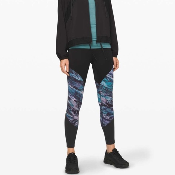 Lululemon Run to Reset Tight 25" size 4 in Black / Frozen Island Multi - Picture 10 of 15